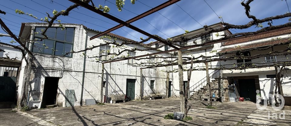 Moradia T11 em Vila Cova da Lixa e Borba de Godim de 1 272 m²