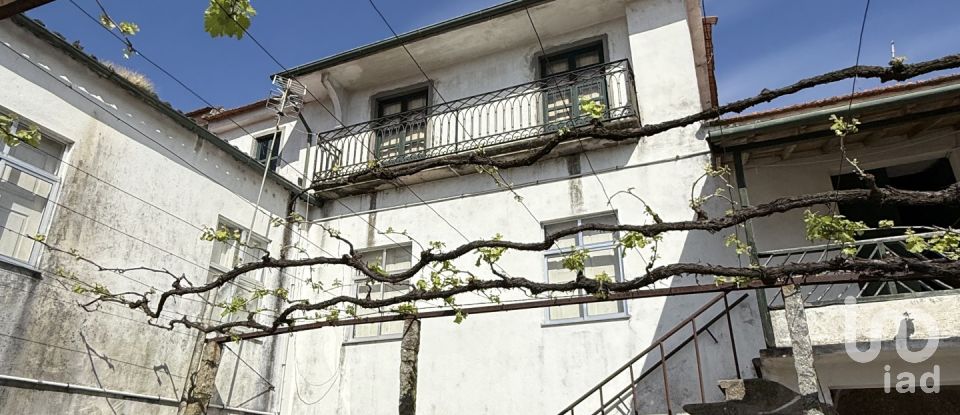 Moradia T11 em Vila Cova da Lixa e Borba de Godim de 1 272 m²