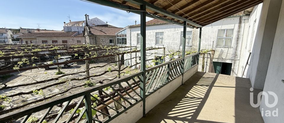 Moradia T11 em Vila Cova da Lixa e Borba de Godim de 1 272 m²