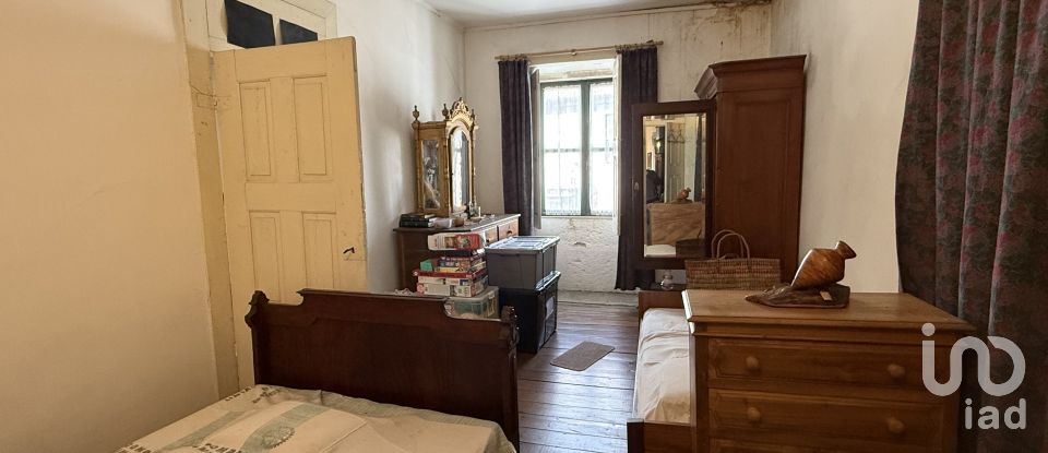 Moradia T11 em Vila Cova da Lixa e Borba de Godim de 1 272 m²