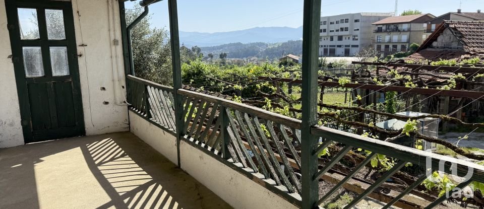 Moradia T11 em Vila Cova da Lixa e Borba de Godim de 1 272 m²