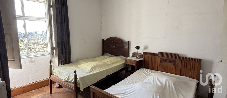 Moradia T11 em Vila Cova da Lixa e Borba de Godim de 1 272 m²