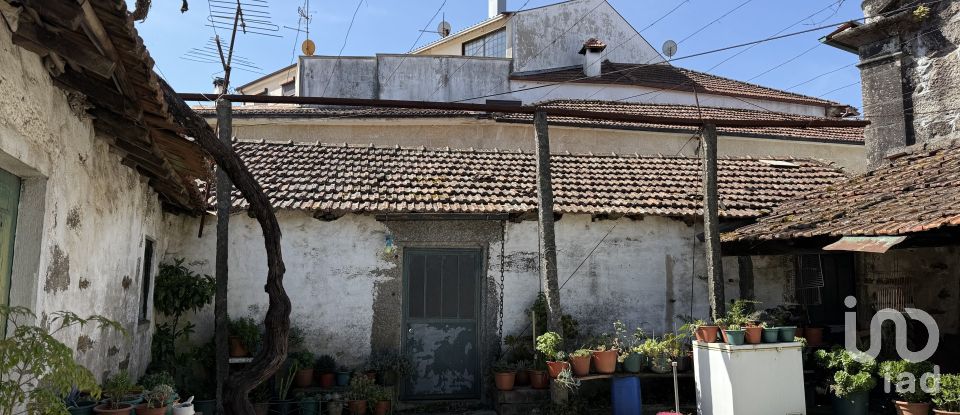 Moradia T11 em Vila Cova da Lixa e Borba de Godim de 1 272 m²