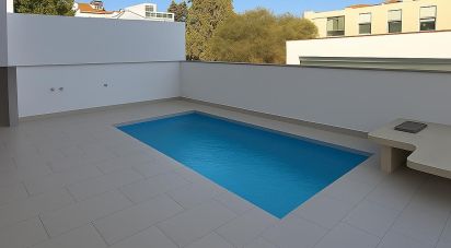 Moradia T3 em Faro (Sé e São Pedro) de 145 m²