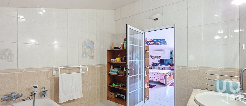 House T5 in Benfica do Ribatejo of 175 m²