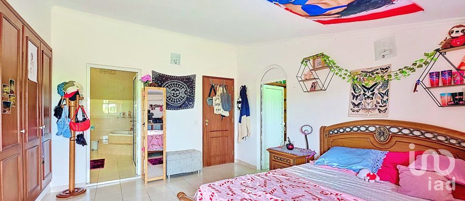 House T5 in Benfica do Ribatejo of 175 m²