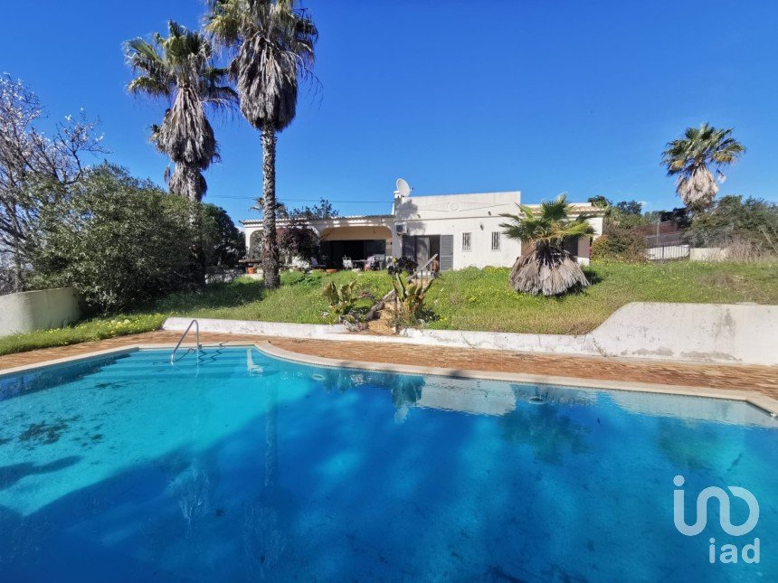 House T3 in Estômbar e Parchal of 235 m²