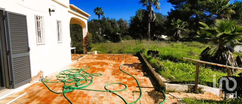 House T3 in Estômbar e Parchal of 235 m²