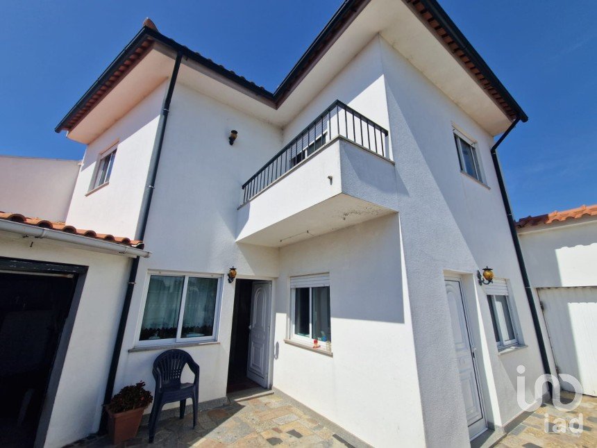 Moradia T2 em Santa Marta de Portuzelo de 128 m²