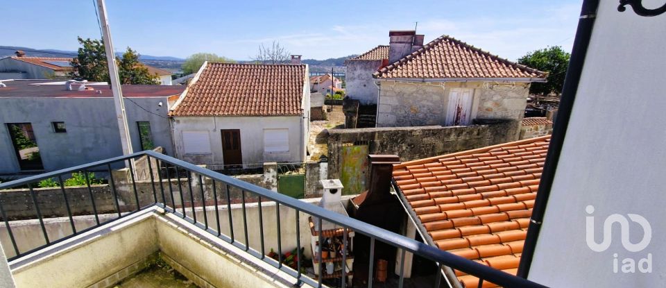 Moradia T2 em Santa Marta de Portuzelo de 128 m²
