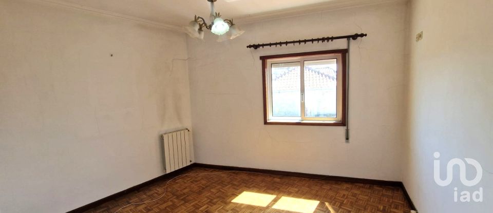 Moradia T2 em Santa Marta de Portuzelo de 128 m²