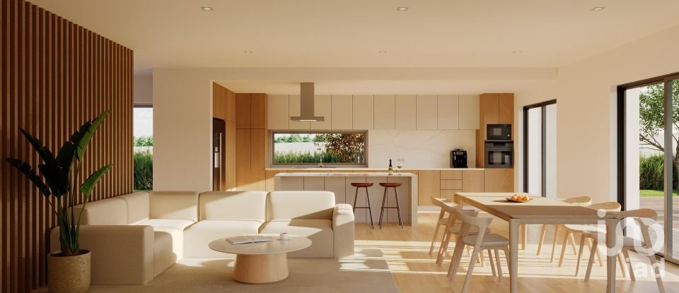 Moradia T4 em Atouguia da Baleia de 247 m²