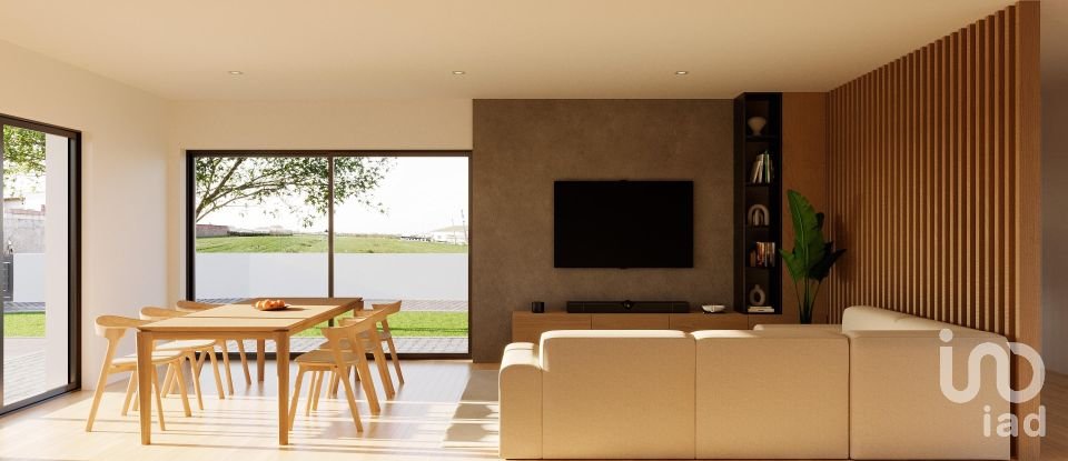 Moradia T4 em Atouguia da Baleia de 247 m²