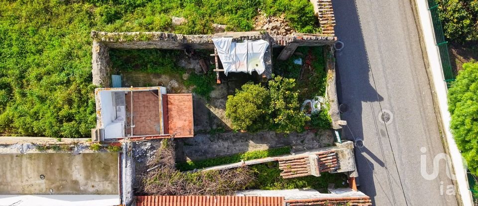 Terreno urbano em Azueira e Sobral da Abelheira de 301 m²