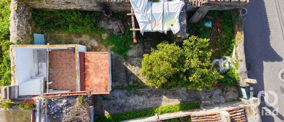Terreno urbano em Azueira e Sobral da Abelheira de 301 m²