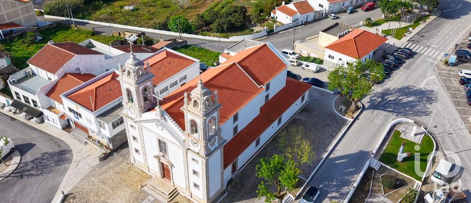 Terreno urbano em Azueira e Sobral da Abelheira de 301 m²