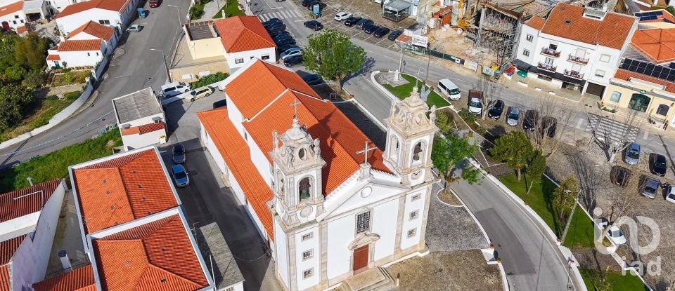 Terreno urbano em Azueira e Sobral da Abelheira de 301 m²