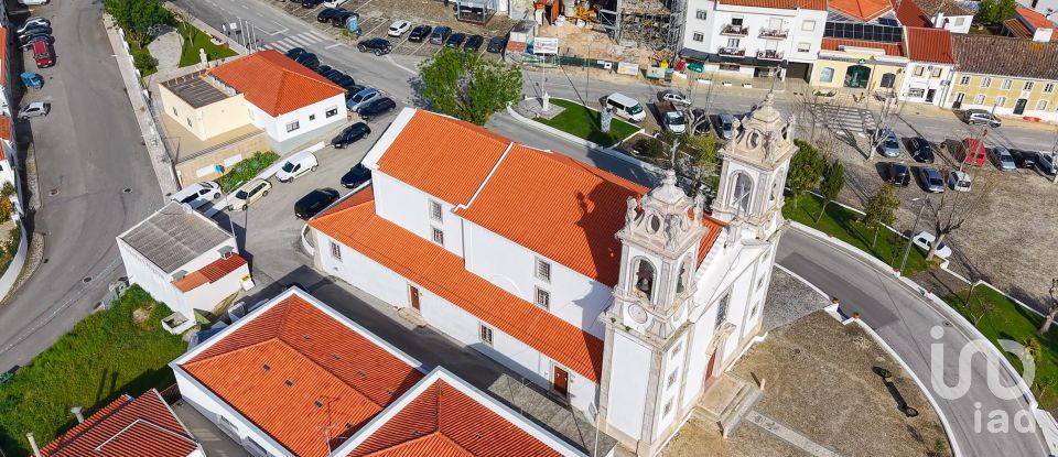 Terreno urbano em Azueira e Sobral da Abelheira de 301 m²
