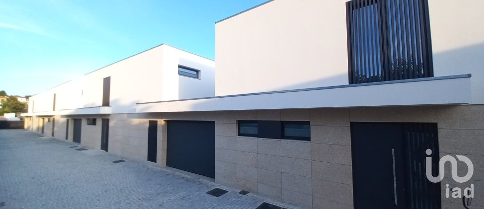 Maison T3 à Abade de Neiva de 308 m²