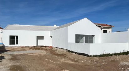 House T2 in Lourinhã e Atalaia of 84 m²