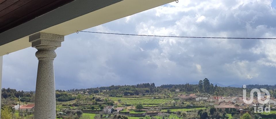 Moradia T5 em Covas e Vila Nova de Oliveirinha de 243 m²