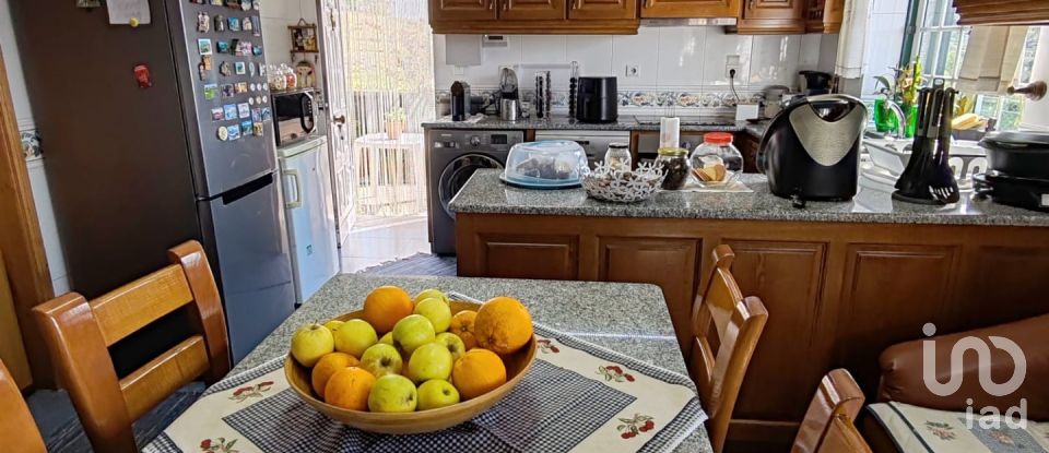 Moradia T5 em Covas e Vila Nova de Oliveirinha de 243 m²