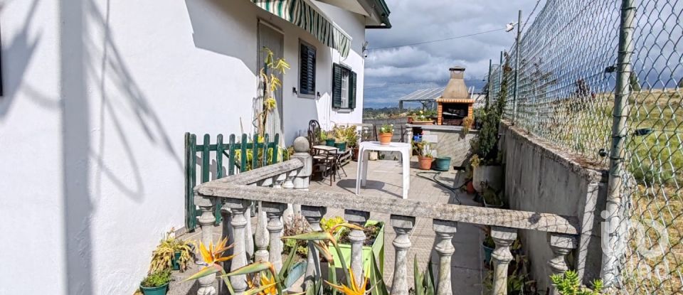 Moradia T5 em Covas e Vila Nova de Oliveirinha de 243 m²