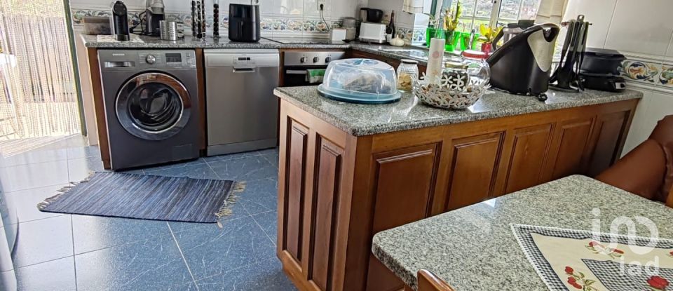 Moradia T5 em Covas e Vila Nova de Oliveirinha de 243 m²