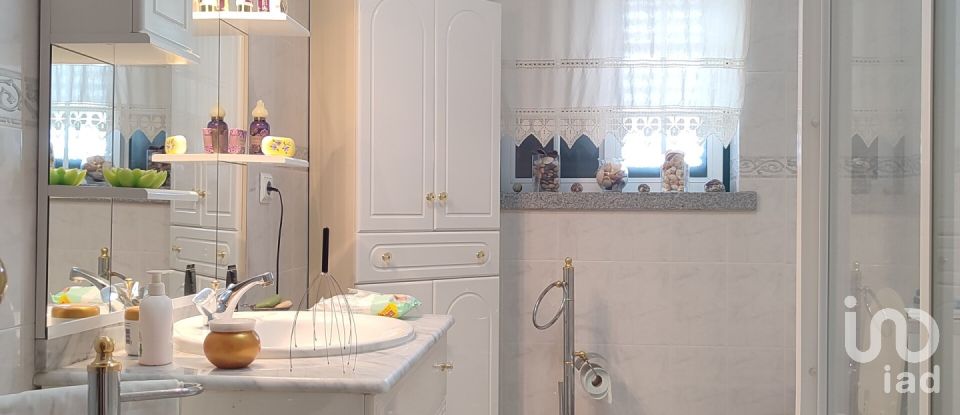 Moradia T5 em Covas e Vila Nova de Oliveirinha de 243 m²