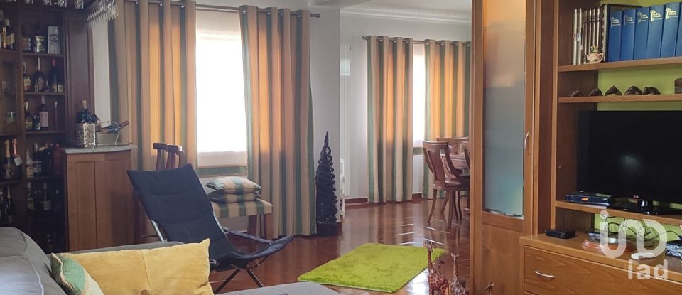 Moradia T5 em Covas e Vila Nova de Oliveirinha de 243 m²