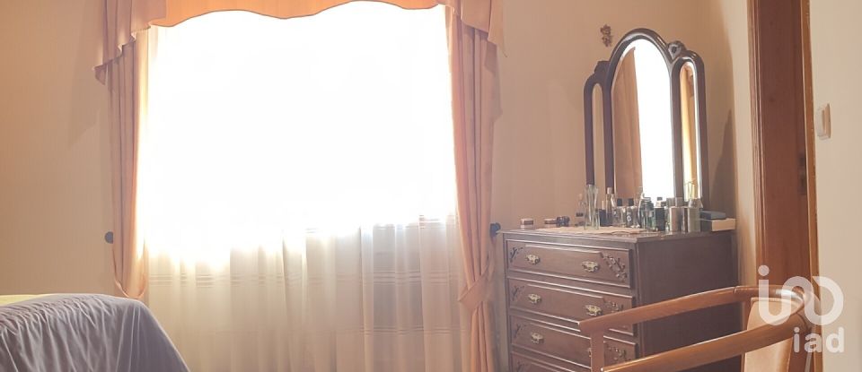 Moradia T5 em Covas e Vila Nova de Oliveirinha de 243 m²