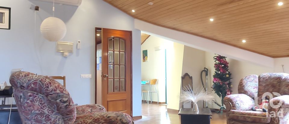 Moradia T5 em Covas e Vila Nova de Oliveirinha de 243 m²