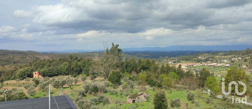 Moradia T5 em Covas e Vila Nova de Oliveirinha de 243 m²