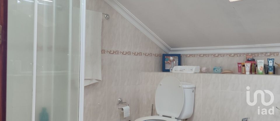 Moradia T5 em Covas e Vila Nova de Oliveirinha de 243 m²