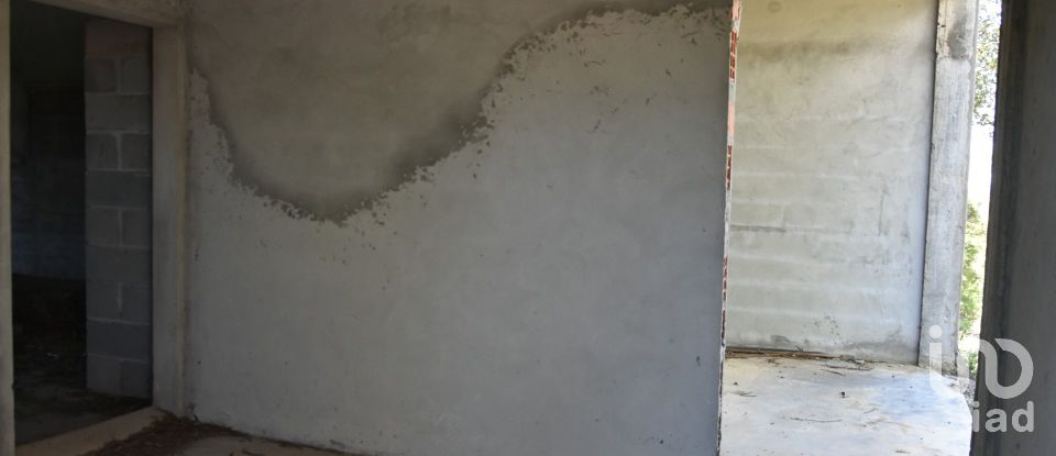 Armazém T0 em Freixianda, Ribeira do Fárrio e Formigais de 378 m²