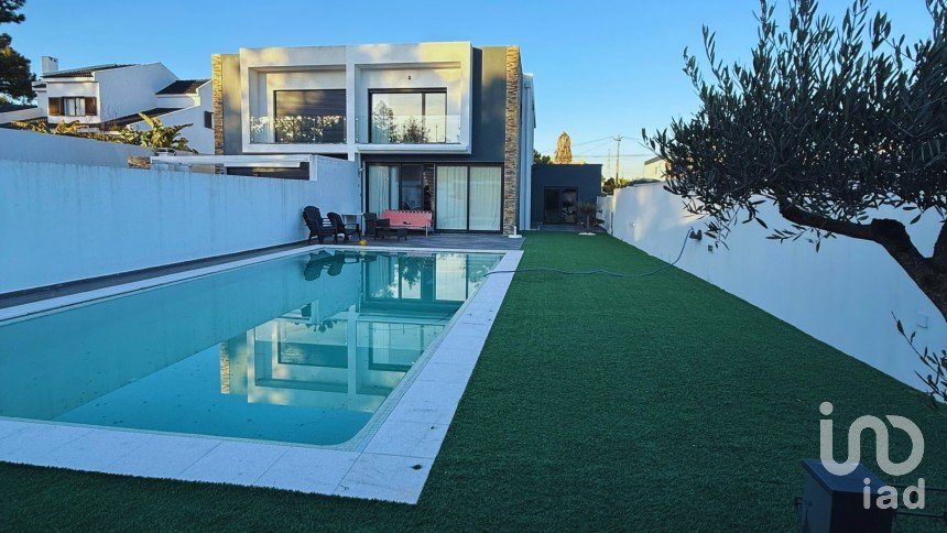 Maison traditionnelle T4 à Corroios de 260 m²