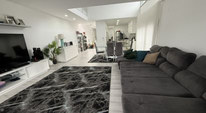 Maison traditionnelle T4 à Corroios de 260 m²