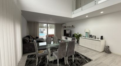 Maison traditionnelle T4 à Corroios de 260 m²