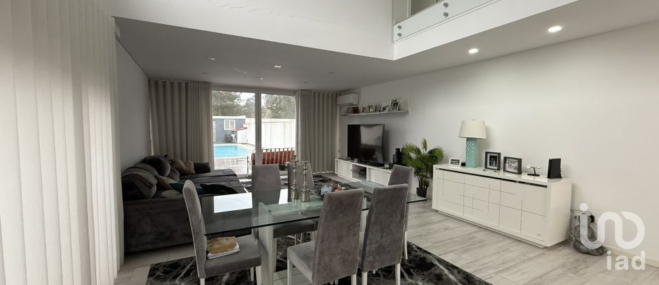 Maison traditionnelle T4 à Corroios de 260 m²