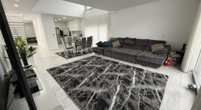 Maison traditionnelle T4 à Corroios de 260 m²