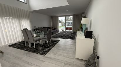 Maison traditionnelle T4 à Corroios de 260 m²