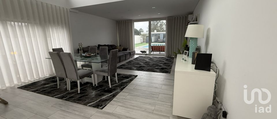 Maison traditionnelle T4 à Corroios de 260 m²