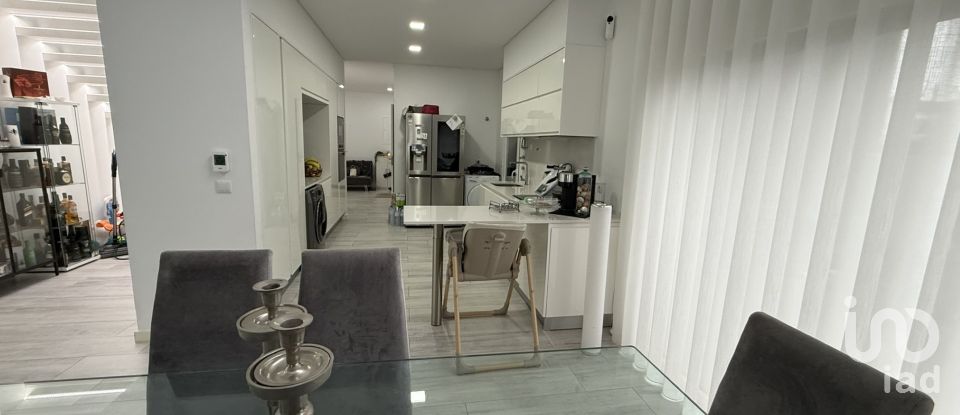 Maison traditionnelle T4 à Corroios de 260 m²