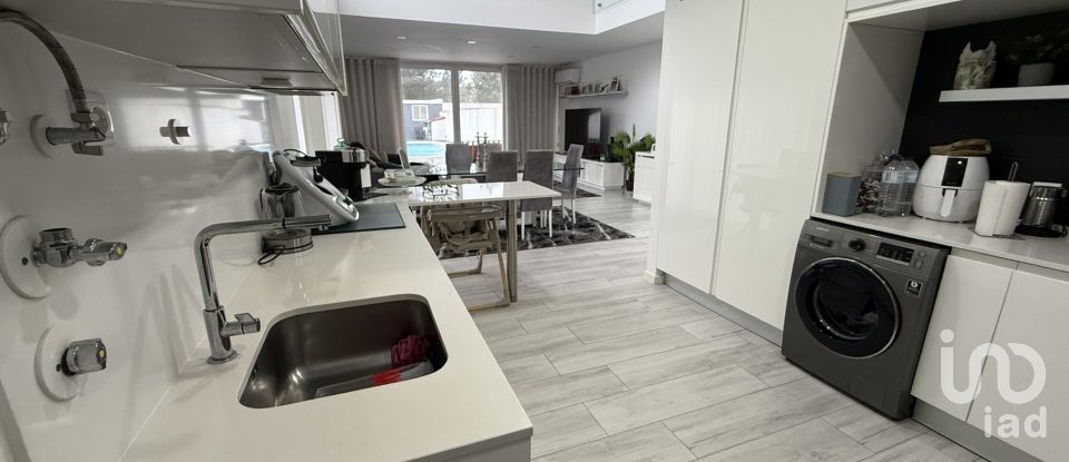 Maison traditionnelle T4 à Corroios de 260 m²