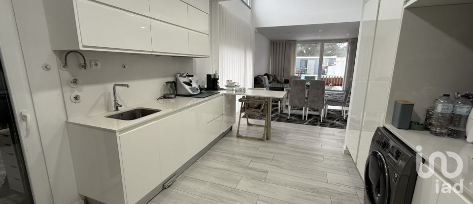 Maison traditionnelle T4 à Corroios de 260 m²