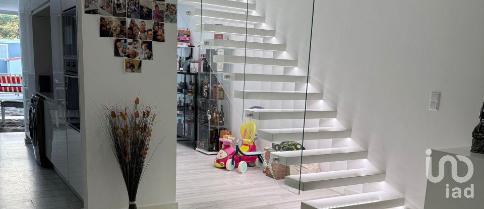 Maison traditionnelle T4 à Corroios de 260 m²