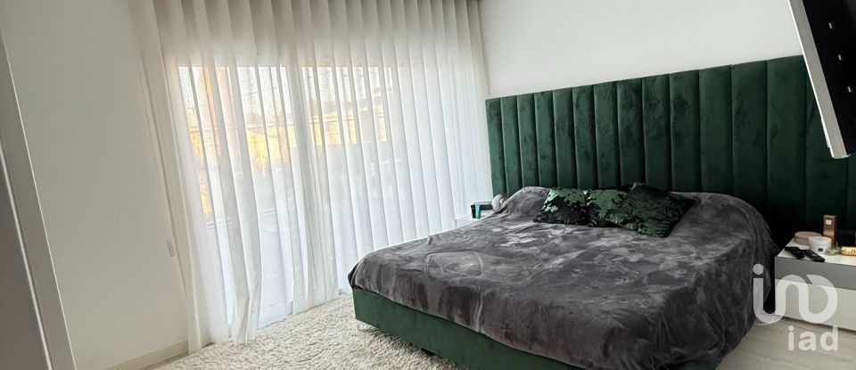 Maison traditionnelle T4 à Corroios de 260 m²