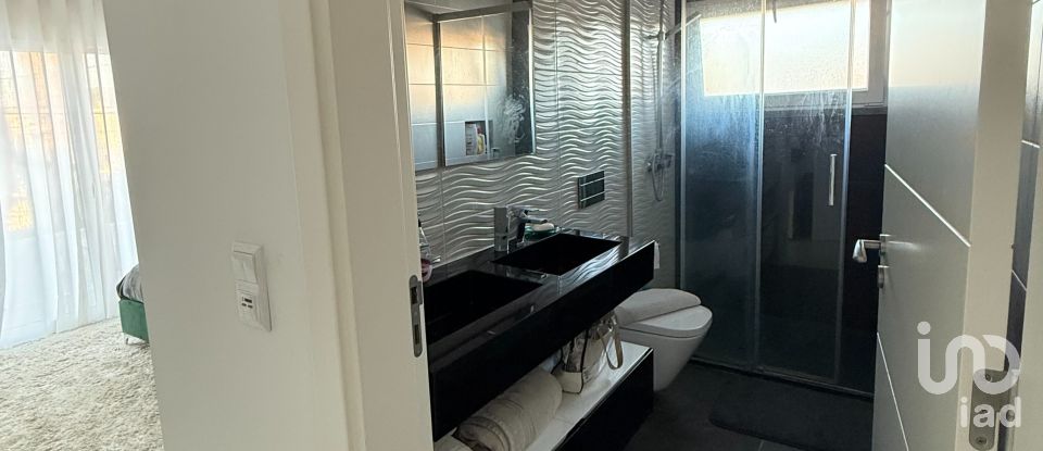 Maison traditionnelle T4 à Corroios de 260 m²