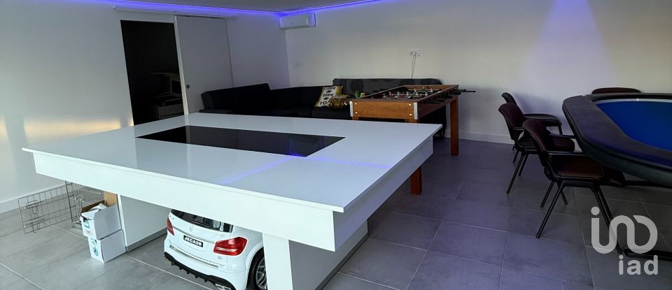 Maison traditionnelle T4 à Corroios de 260 m²