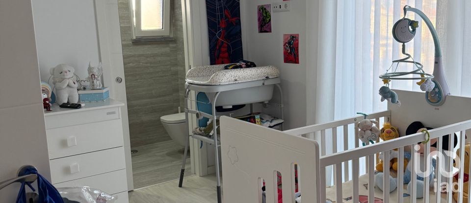 Maison traditionnelle T4 à Corroios de 260 m²